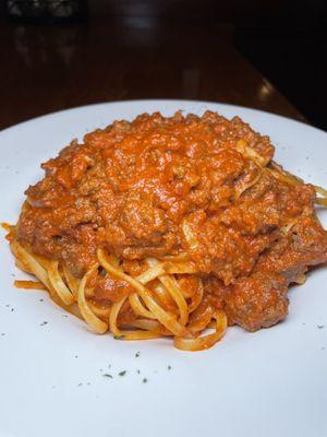 Linguini bolognese