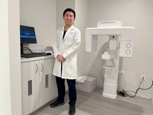 Dr. Han with our CBCT.