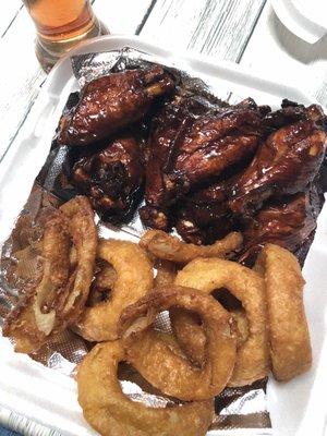 Jerk wings with onion rings