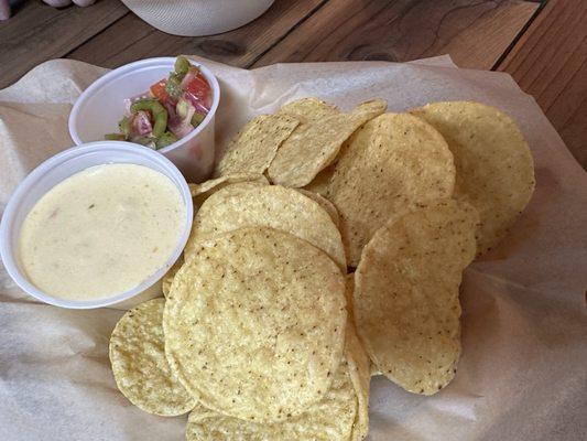 Chips and cheese dip 8/10 and "pico de gallo" (it was not) 0/10