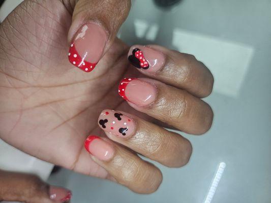 Minnie design! Disney ready! (Acrylic overlay)