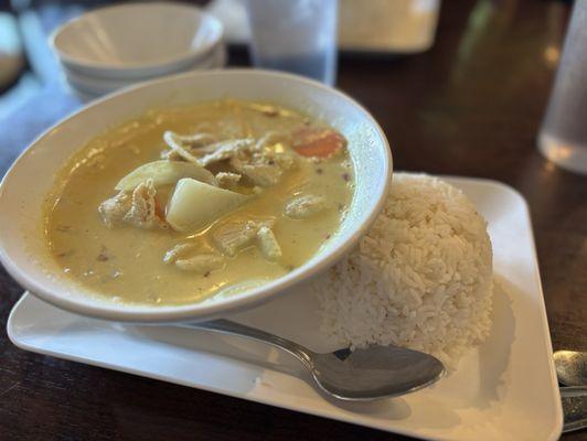 Yellow Chicken Curry & Steamed Rice