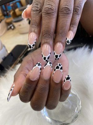 V K Nails