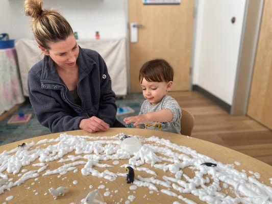 Weekly art/sensory classes for toddlers!