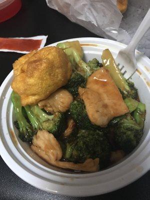 Fried wonton is perfect not hard and dry at all! N the chicken and broccoli is