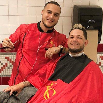 king of queen barber shop nuestro orgullo latino de las grandes ligas yadier Molina barber Halfy Diaz