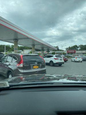 Crowded gas lines @ BJs GAS