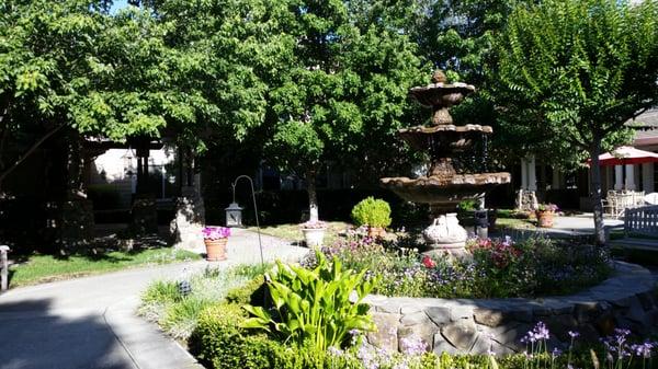 Peaceful courtyard fountain place to wait for meeting!