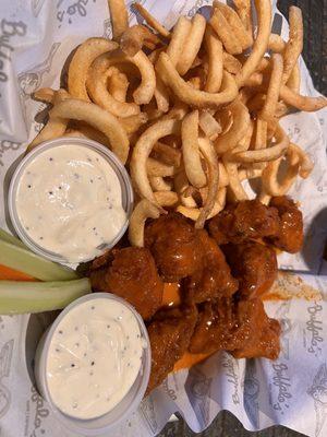 Lunch boneless wing special includes drink for $9.99