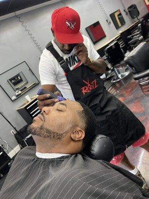 Owner/Operator 
@iheartthebarber 
walk-ins are accepted
6035 bakers ferry rd SW atlanta GA 30334