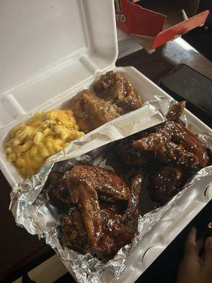 8 piece 8P Fried Wings w/ Mac & Candied Yams