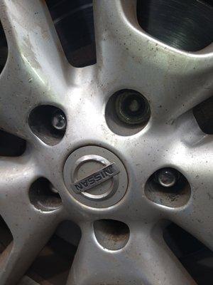 No lug nut and broken stud