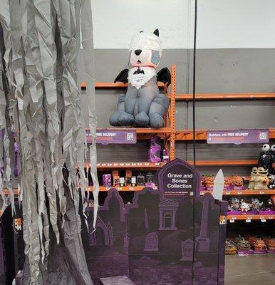 10/19/2022 - They have some great Halloween décor this year!