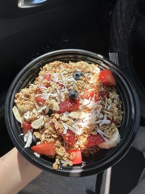 Acai Bowl w/ honey on top