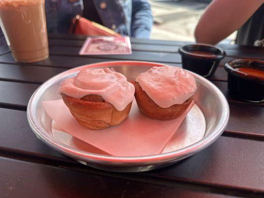 Mini Mini Vegan Cinnamon Roll With Frosting