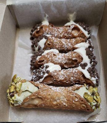 Delicious mini and large cannolis