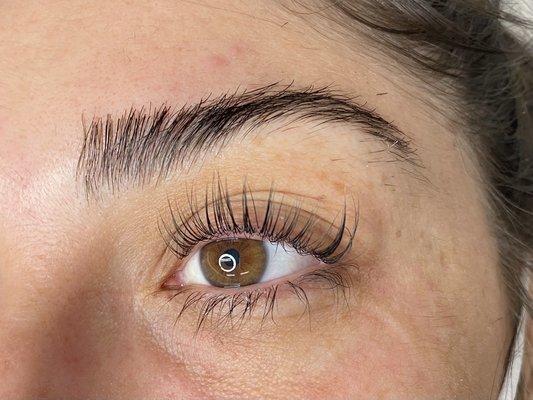 Eyelash lift
Last 4-6 weeks
Perm on lashes