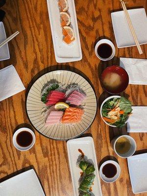 Sashimi Deluxe, Caterpillar roll, Washington roll @lesminaddio