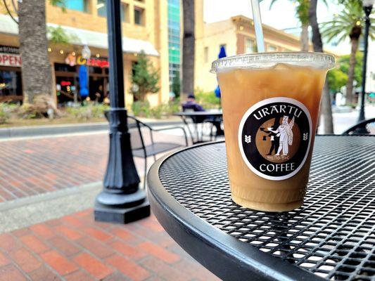 Cold brew with oatmilk