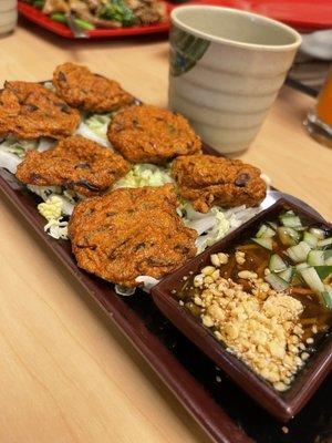 Tod Mun fried fish cakes