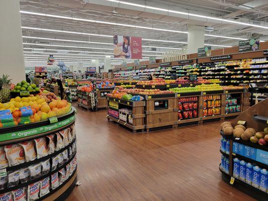 Produce aisle - generally clean and sufficiently stocked