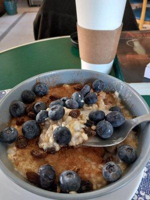 Oatmeal, blueberries