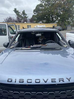 Range Rover Discovery Windshield replacement.