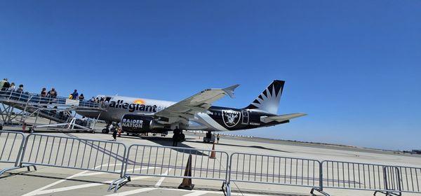 Allegiant Raiders plane