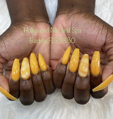 Yelow powder nails