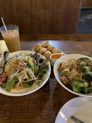 Papaya salad, crab wonton, pad see ewe!!