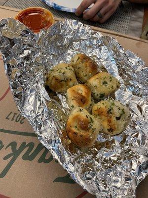 6 Garlic Knots