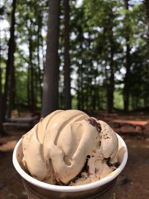 Great variety of flavors! Kahlua Brownie & a large outdoor sitting area