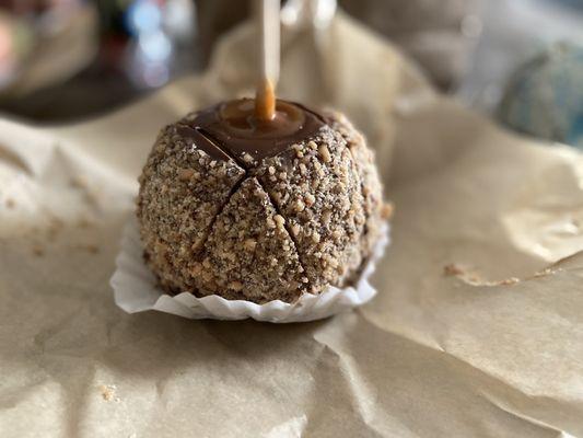 Toffee apple: caramel, milk chocolate, and toffee pieces.