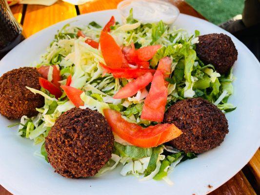 Falafel salad