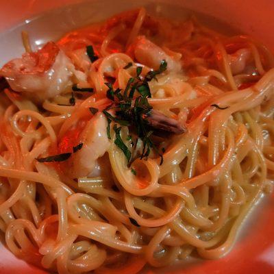 Linguine with prawns in lemon cream sauce.