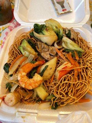 Fried noodle seafood combo