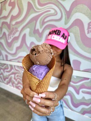 Bomb af addict enjoying a double scoop