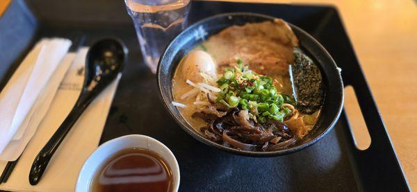 Tonkotsu garlic ramen, complimentary oolong tea, water