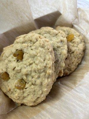 Oatmeal and raisin cookie