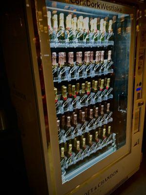 Vending machine for champagne