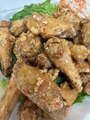 Canh ga chien nuoc mam (deep fried chicken wings tossed in special fish sauce)