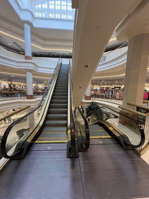 Von Maur Perimeter Mall Escalators