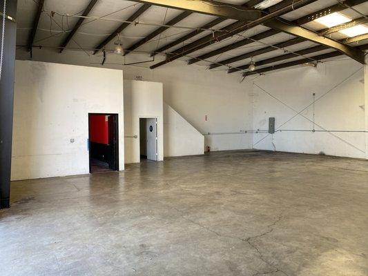 Light Industrial Building for Lease