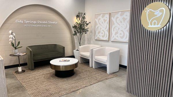 A beautiful waiting room for the patients to enjoy with refreshments and drinks while they wait for their appointment.