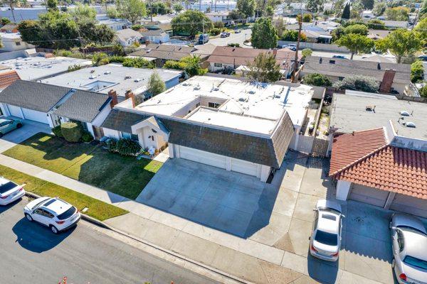 1553 Wintergreeen Place is a new duplex in Costa Mesa (Mesa Verde Neighborhood) with remodeled units, great tenants, and good rents.