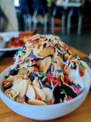 Excellent Sunday..scoop of vanilla and chocolate, sliced almonds, caramel and chocolate sauce, whipped cream and sprinkles, and Oreo chunks