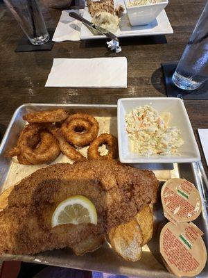 "Fish & Chips", coleslaw & onion rings