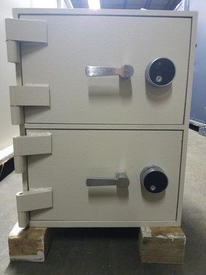 Cannabis dispensary safe for cash tills and bulk cash