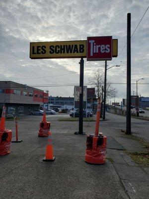 Les Schwab Tire Center