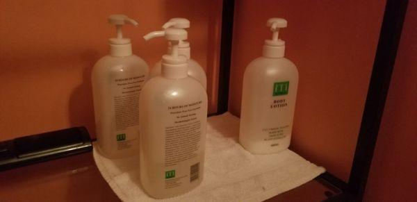 7/19/21 three of these bottles are filled with oil. The other is lotion.  I have some lotion bottles similar to these. Cucumber scented.